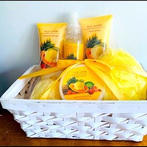 🎁 PAMPER BASKET 6pcs. SPA FABULOUS!